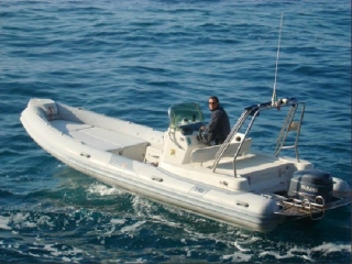  The inflatable boat for water skiing